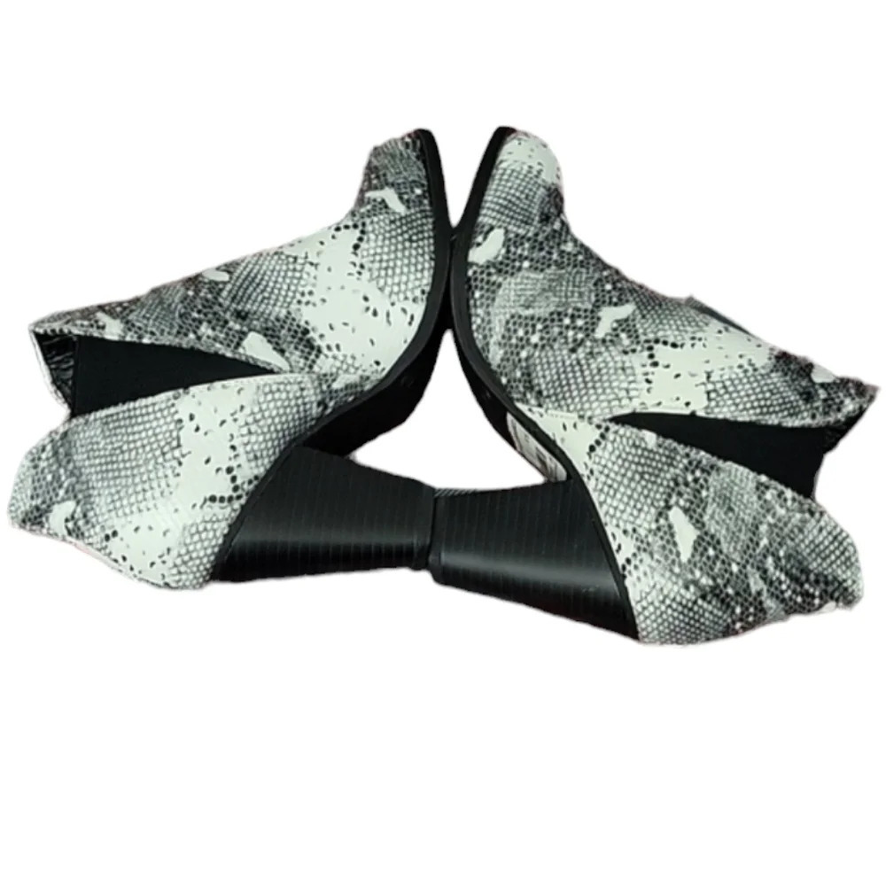NWT Forever Faux Snake Skin Booties - Picture 3 of 6